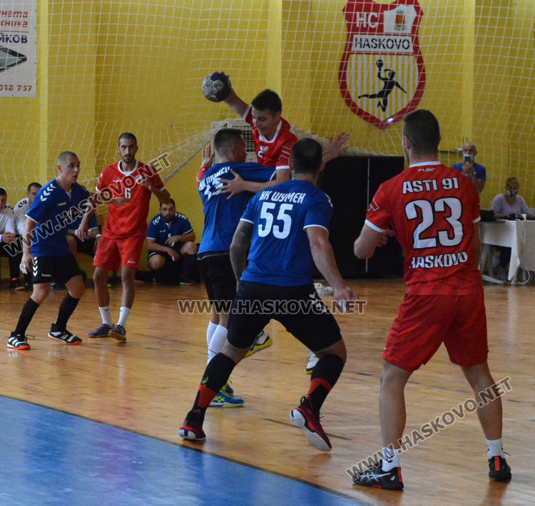 Хандбалистите на Хасково загубиха от Шумен в първото си домакинство за сезона