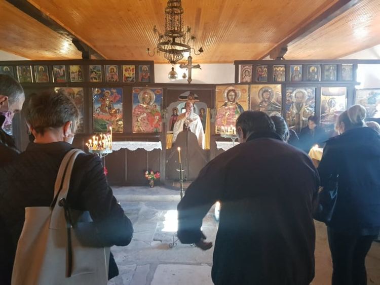 Храмът "Св. Димитър" посрещна десетки миряни 