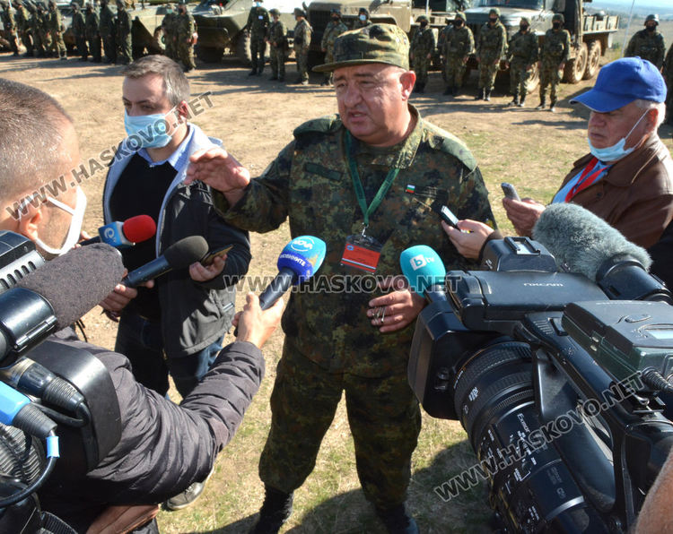 Заместник-командирът на Сухопътните войски бригаден генерал Валери Цолов