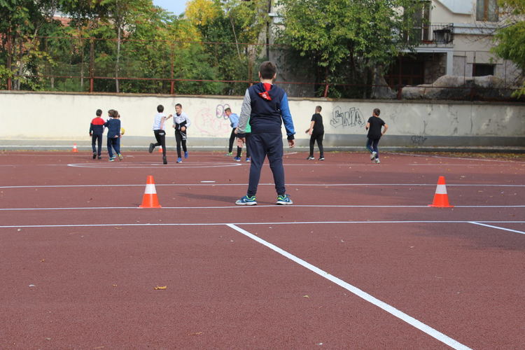 600 деца от ОУ “Св. Климент Охридски“ в Хасково вече играят на нов и безопасен двор 