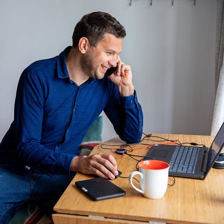 Будител на годината: Виктор Иванов дари книгите „Възвишение“ и „Калуна-каля“ във всички краища на Смолянско