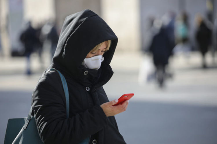 Русия въвежда всеобщ режим за носене на маски на обществени места