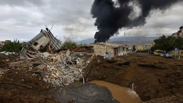 Иран прехвърля войски към границите с Армения и Азербайджан