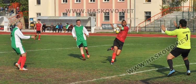 „Хасково“ се класира за областния финал при ветераните