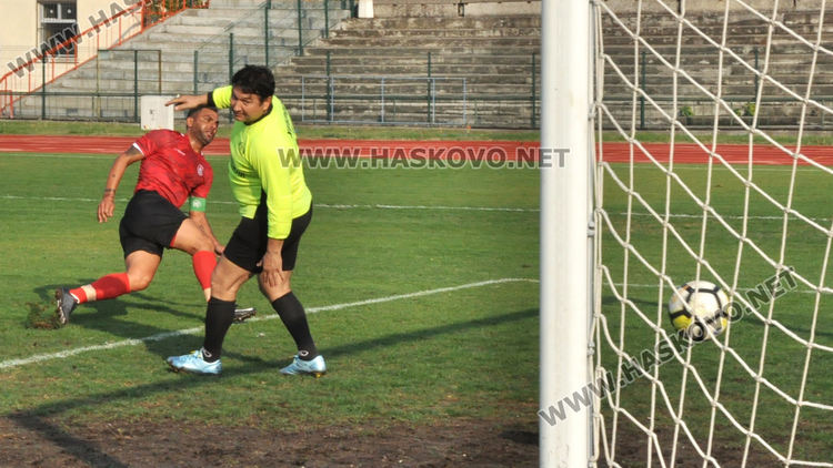 „Хасково“ се класира за областния финал при ветераните