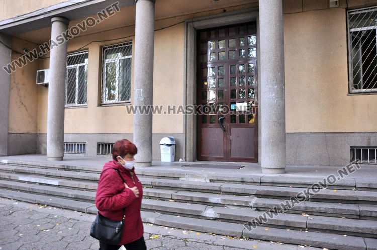 Заради служител с коронавирус затвориха съдебната палата в Хасково