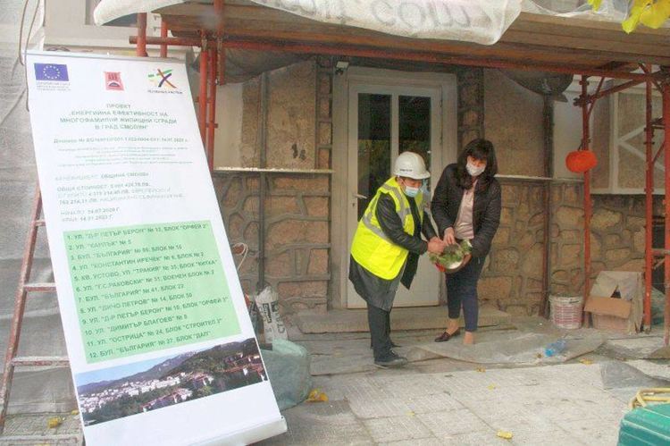 Живеещите в блок, строен преди 60 години, ще се радват на санирана сграда 