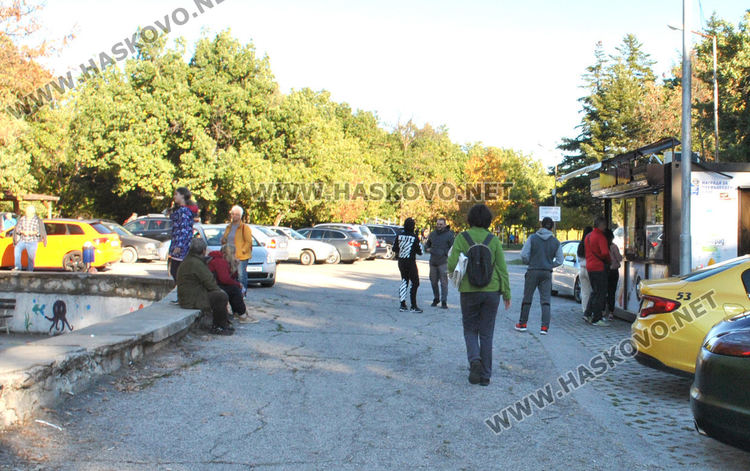 Оживление на „Кенана“ в слънчевата неделя