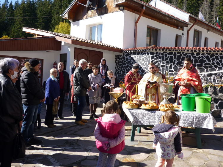 С предпазни мерки бяха отпразнувани светите безсребърници и чудотворци Козма и Дамян