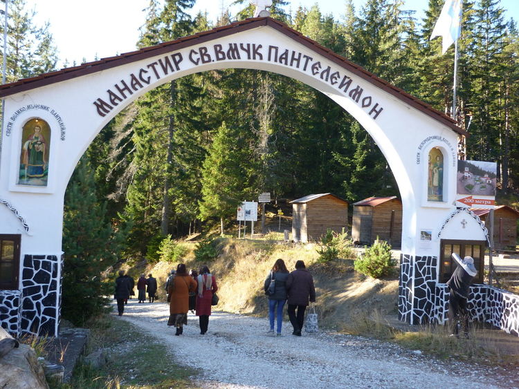 С предпазни мерки бяха отпразнувани светите безсребърници и чудотворци Козма и Дамян