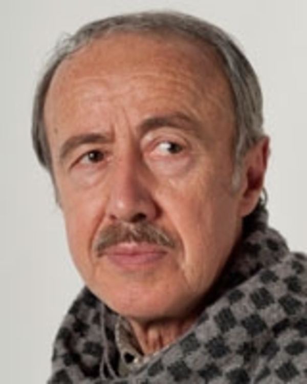 Под специална форма - вернисаж, откриват изложба в КДК-Смолян