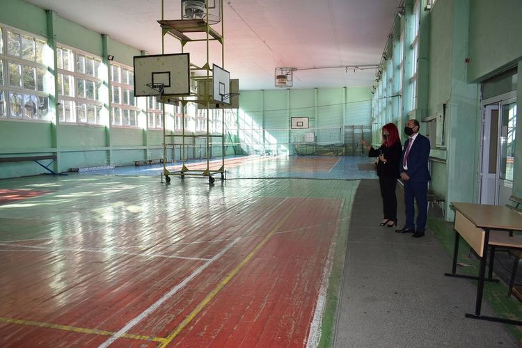 Заместник-кметът Петър Петров гостува в "иновативно" средищно училище