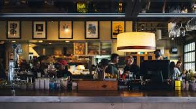 Варна забрани всички заведения след полунощ