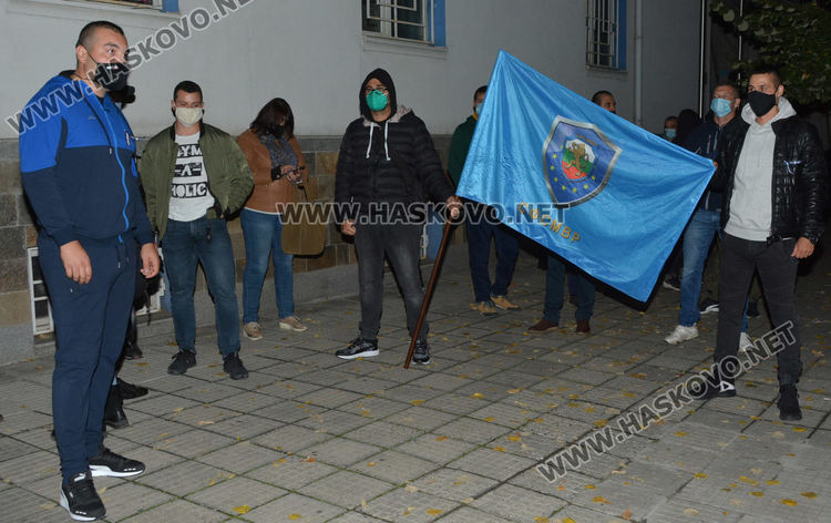 Полицаи и пожарникари от Хасково на протест, искат 30% увеличение на заплатите