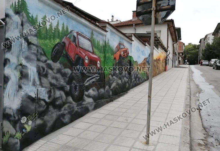 Стрийт художничка от Димитровград превръща в арт пространства улици на Хасково
