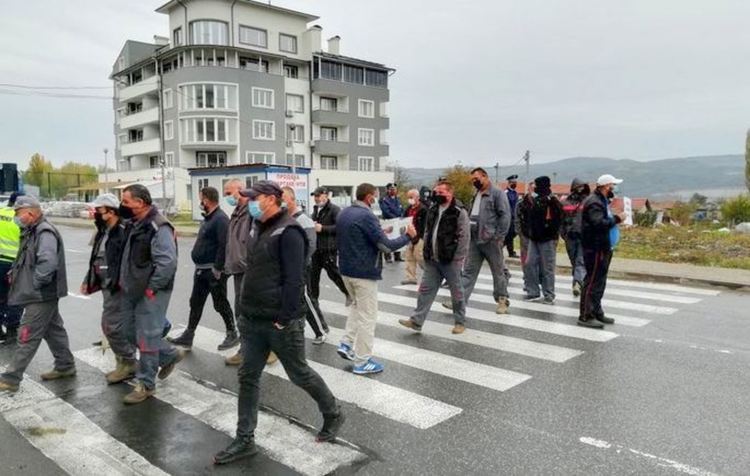 Момчилградчани на протест пред институциите в Кърджали заради смрад от предприятие