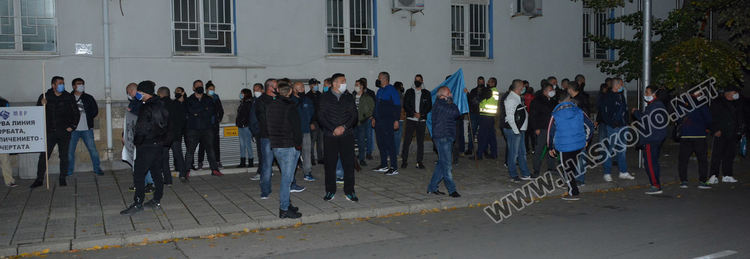 Полицаи и пожарникари от Хасково на протест, искат 30% увеличение на заплатите