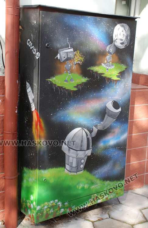 Стрийт художничка от Димитровград превръща в арт пространства улици на Хасково