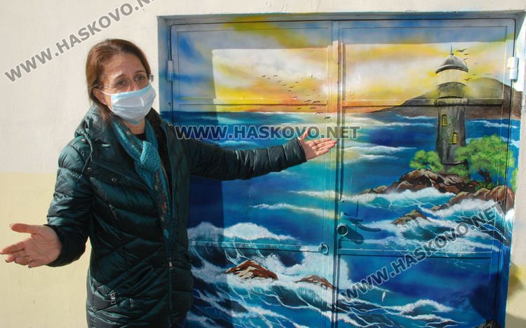 Стрийт художничка от Димитровград превръща в арт пространства улици на Хасково