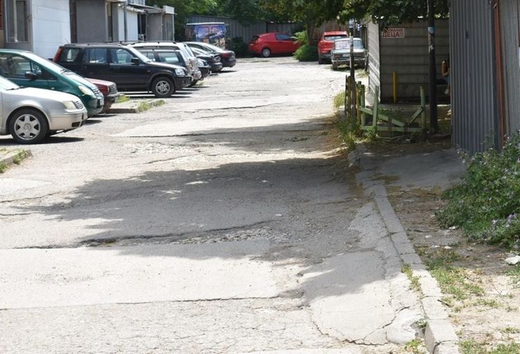 Стартира дългоочакван ремонт на междублоково пространство в Асеновград