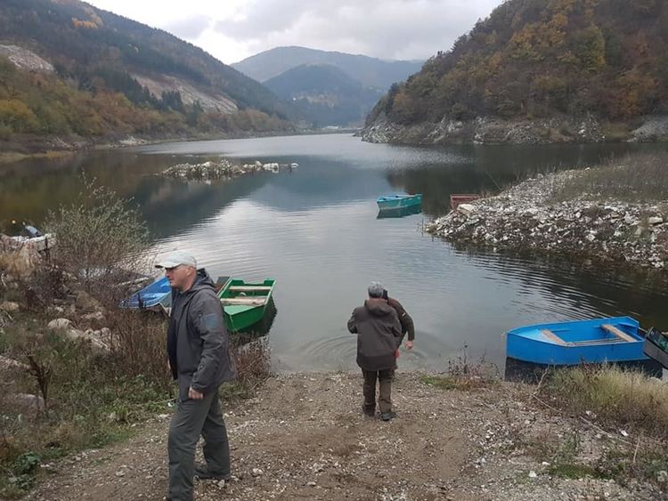 Зарибиха язовир Цанков камък с над 1500 броя бяла риба