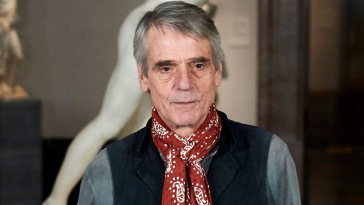 Джеръми Айрънс е Невил Чембърлейн в „Мюнхен“