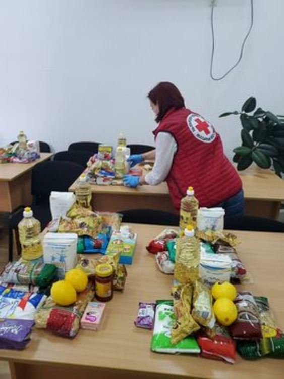 Кампанията "Купи и подари" в Крумовград е в помощ и на поставени под карантина жители