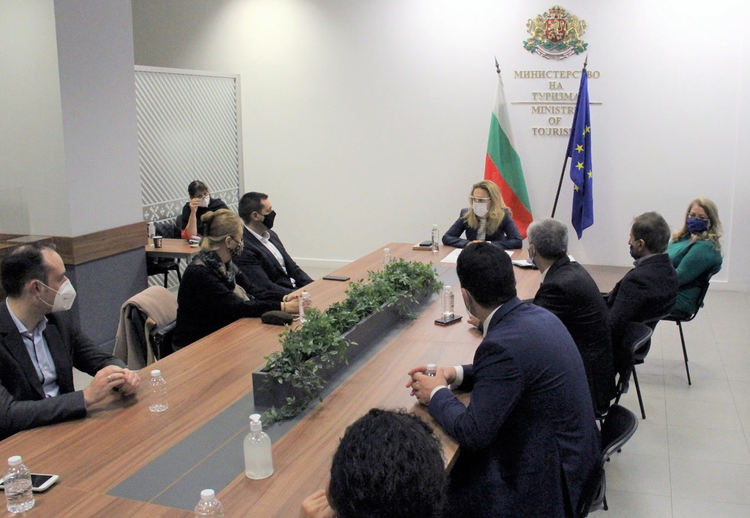 Хотелиерският бранш подкрепя идеята за „карантинни хотели“, готов с 3 000 легла