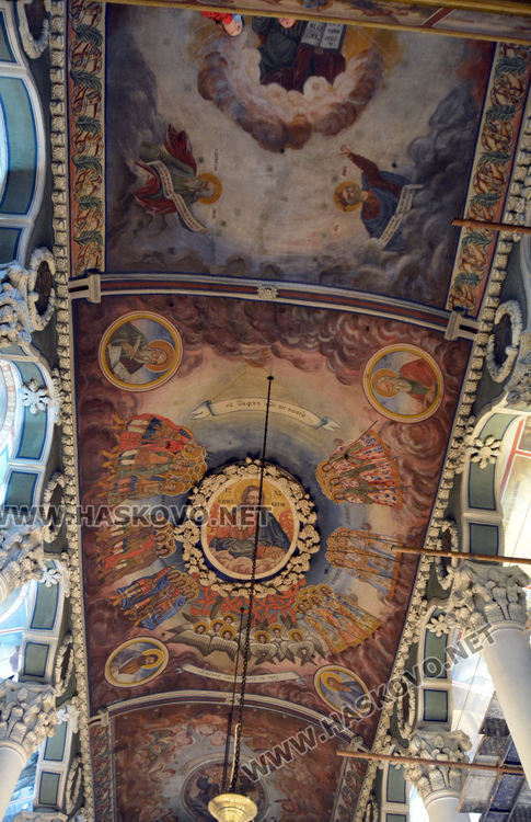 Реставрират стенописите на църквата „Св. Архангел Михаил“ в Хасково