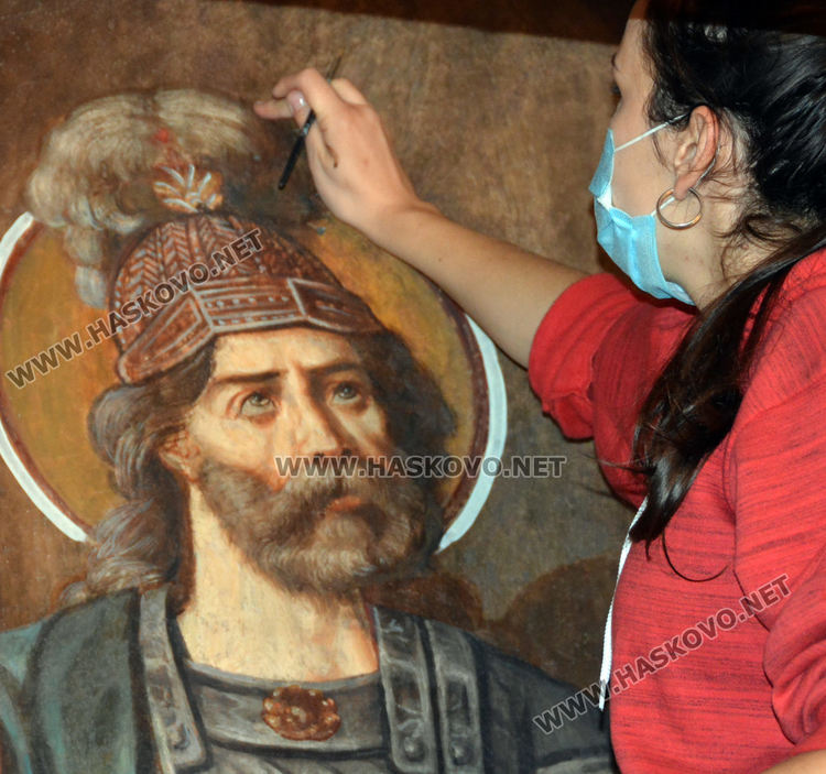 Реставрират стенописите на църквата „Св. Архангел Михаил“ в Хасково