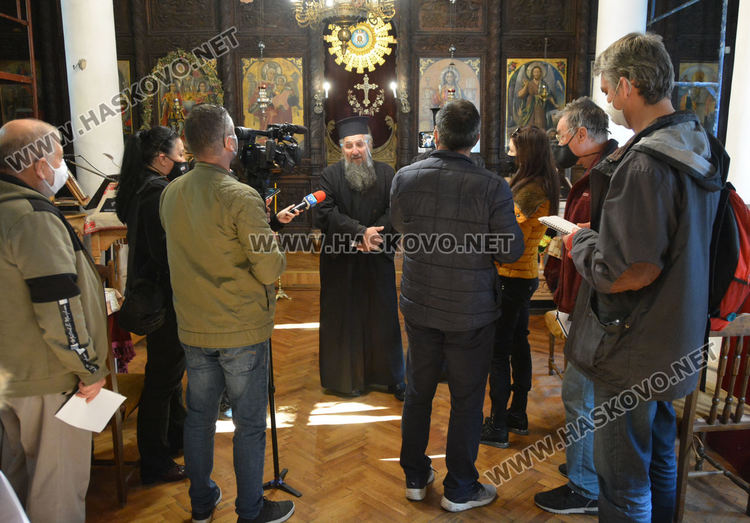 Реставрират стенописите на църквата „Св. Архангел Михаил“ в Хасково