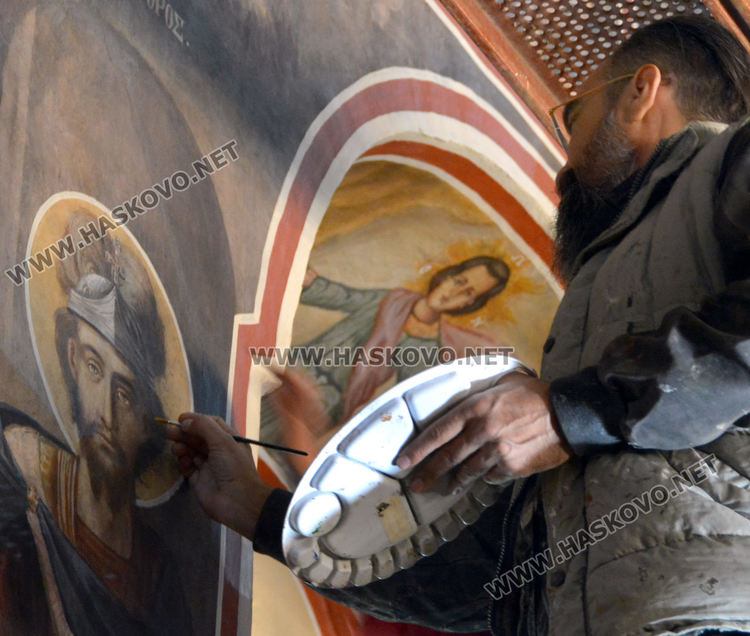 Реставрират стенописите на църквата „Св. Архангел Михаил“ в Хасково