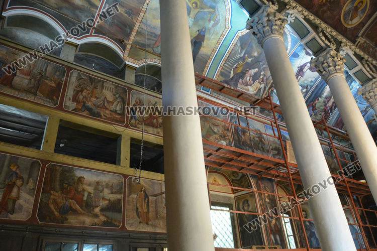 Реставрират стенописите на църквата „Св. Архангел Михаил“ в Хасково