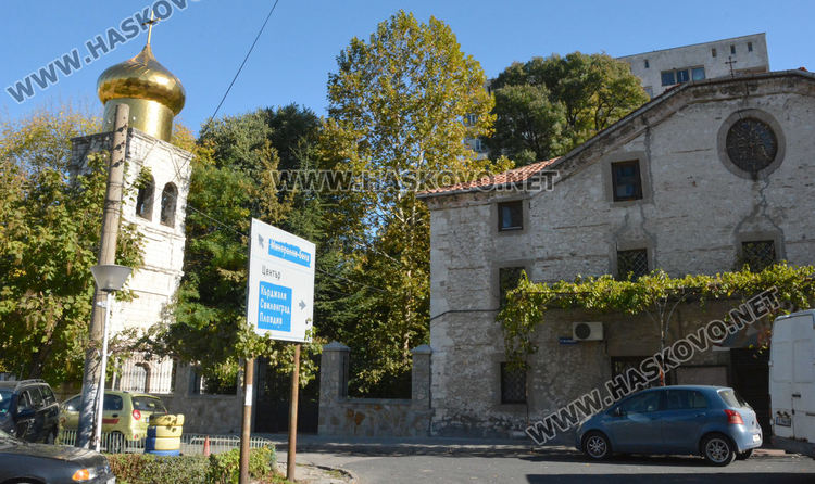 Реставрират стенописите на църквата „Св. Архангел Михаил“ в Хасково