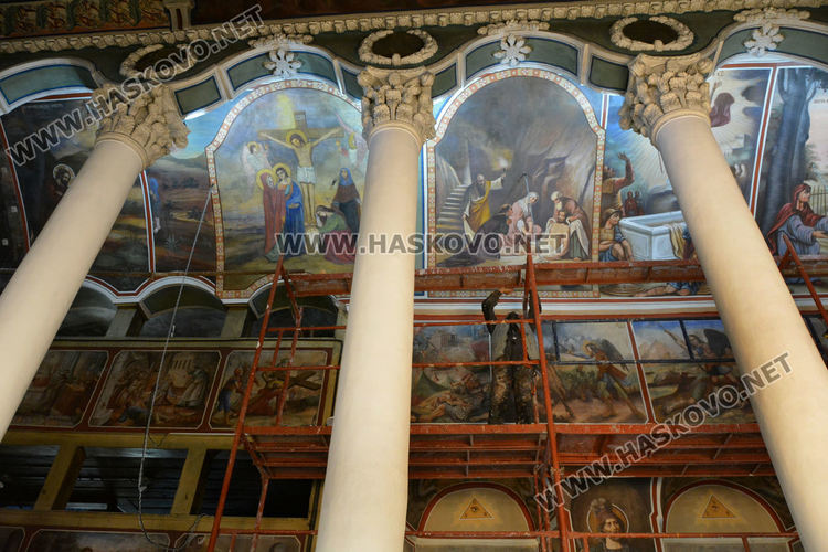 Реставрират стенописите на църквата „Св. Архангел Михаил“ в Хасково