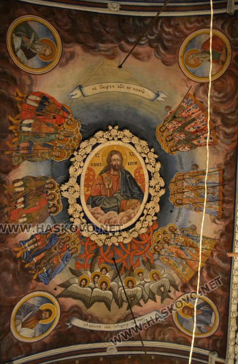 Реставрират стенописите на църквата „Св. Архангел Михаил“ в Хасково