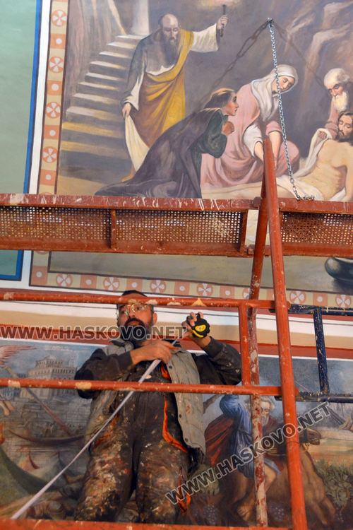 Реставрират стенописите на църквата „Св. Архангел Михаил“ в Хасково