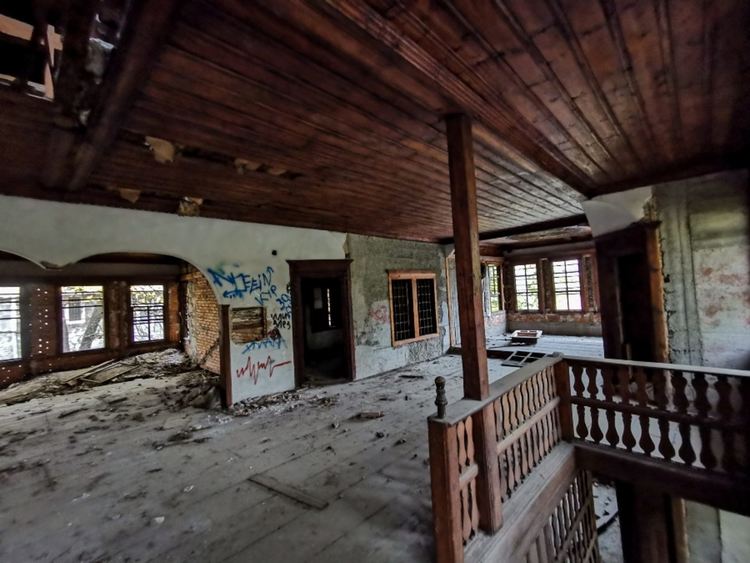 Министър Банов отговори за Пангаловата къща. Прехвърли топката към собствениците да търсят кредит