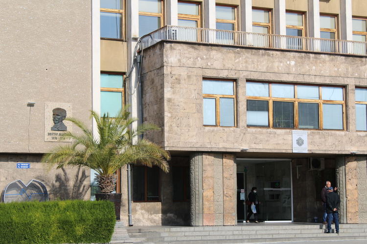 За 2 млн. лв. санират сградата на Областна администрация в Хасково