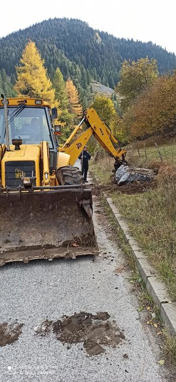 Триград с обновена табела, чака гости за снимки със символа на селото