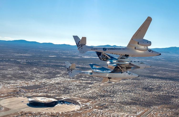 Virgin Galactic с първи пилотиран космически полет от комерсиалния си космодрум