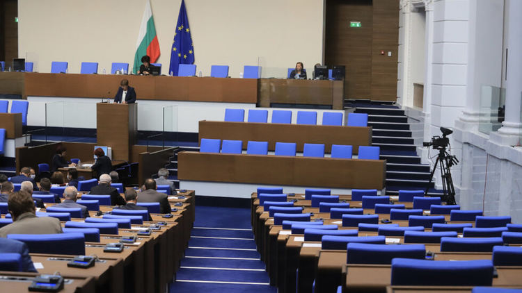 Скандал в парламента: Депутат под карантина ли осигури кворум за Бюджет 2021?