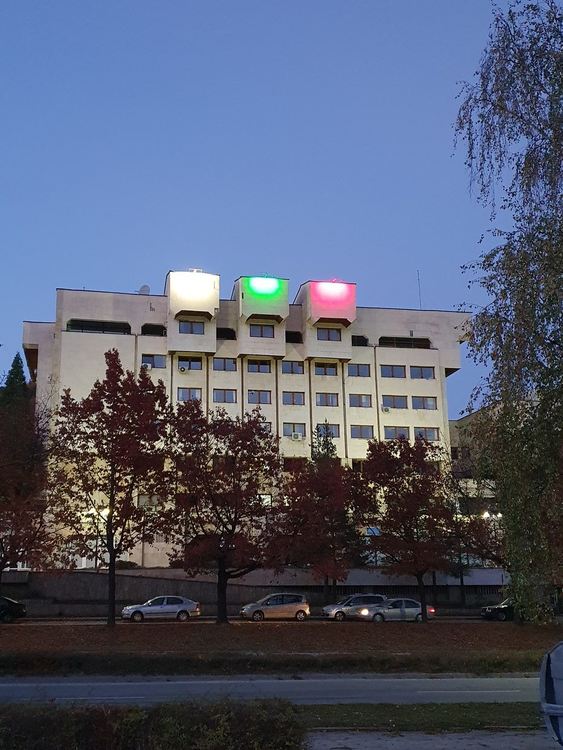 С цветовете на българското знаме свети нощем сградата на областната администрация в Смолян