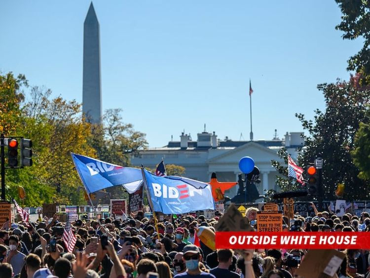 Американците излязоха по улиците - празнуващи победата на Байдън и протестиращи (видео)