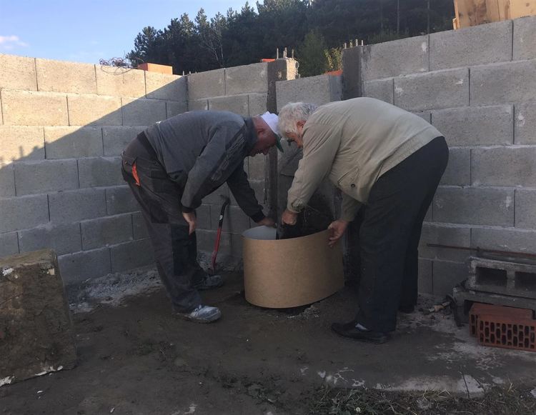 Хаковлийка гради чешма в гробищния парк навръх Архангеловден