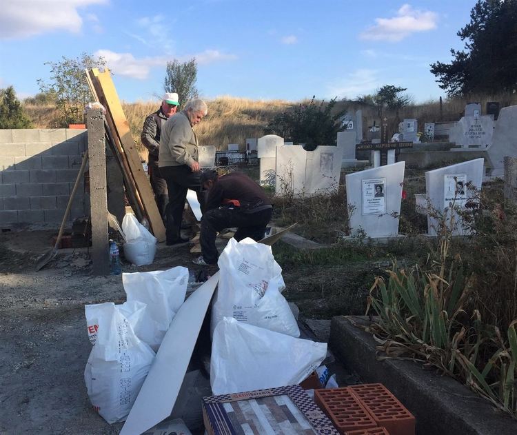 Хаковлийка гради чешма в гробищния парк навръх Архангеловден