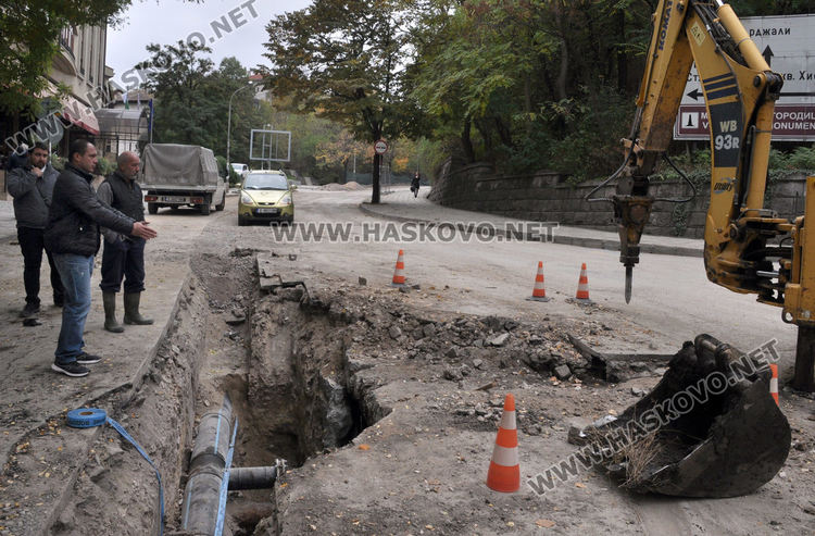 Свързват новия водопровод на Кърджалийска към стария, центърът на Хасково без вода