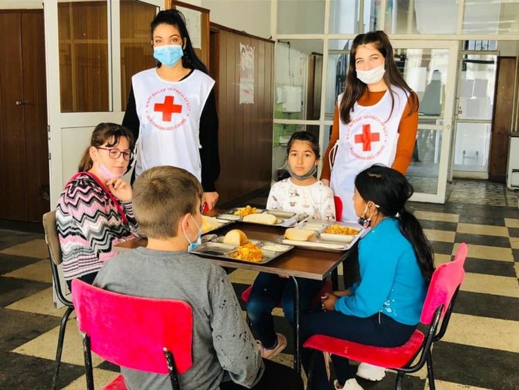 БЧК с "Топъл обяд" за учениците в неравностойно положение 