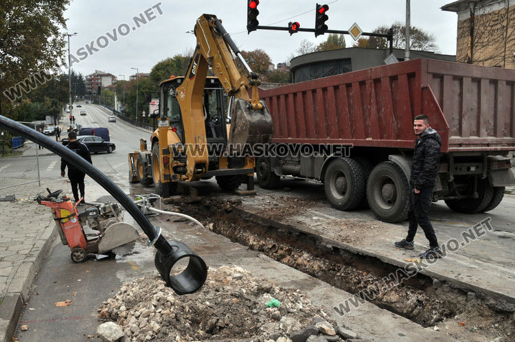 Свързват новия водопровод на Кърджалийска към стария, центърът на Хасково без вода