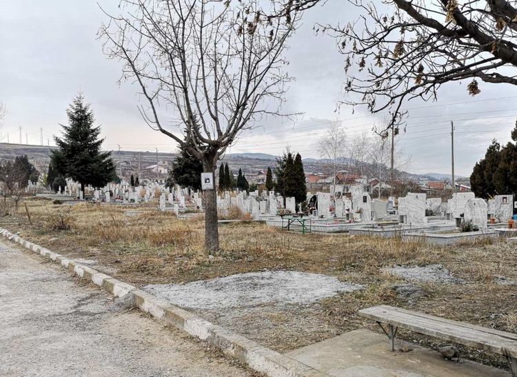 Почистиха гробищните паркове в Асеновград